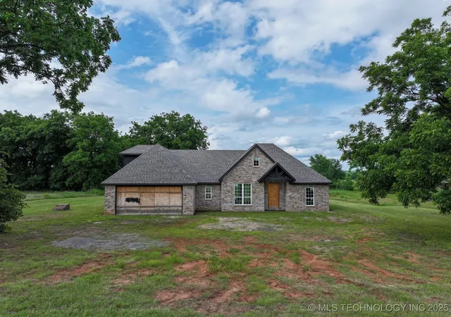 Homes for sale in Davis, OK | 3339 E Private 1725 Dr, Davis, OK 73030 | MLS# 2549984