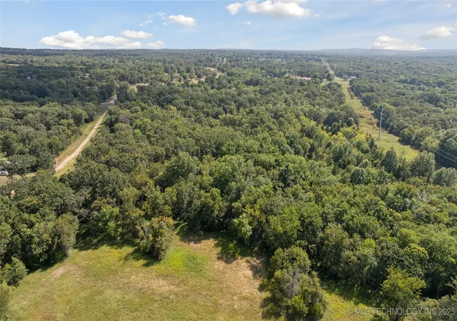 Homes for sale in Henryetta, OK | 11 Fox Run Run, Henryetta, OK 74437 | MLS# 2550299