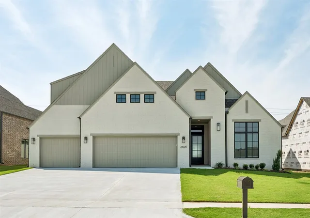 Photo 2 of Single family home for sale at 2605 W Twin Oaks St, Broken Arrow, OK 74011 | MLS# 2550836 | Listing updated on 2026-08-28