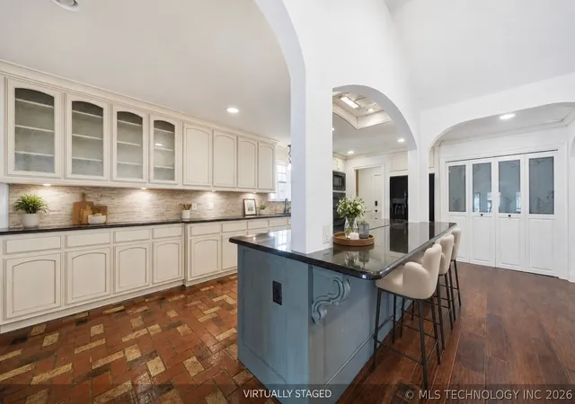 Photo 4 of Sale Pending at 11618 S 74th East Ave, Bixby, OK 74008 | MLS# 2550932 | Listing updated on 2026-08-20