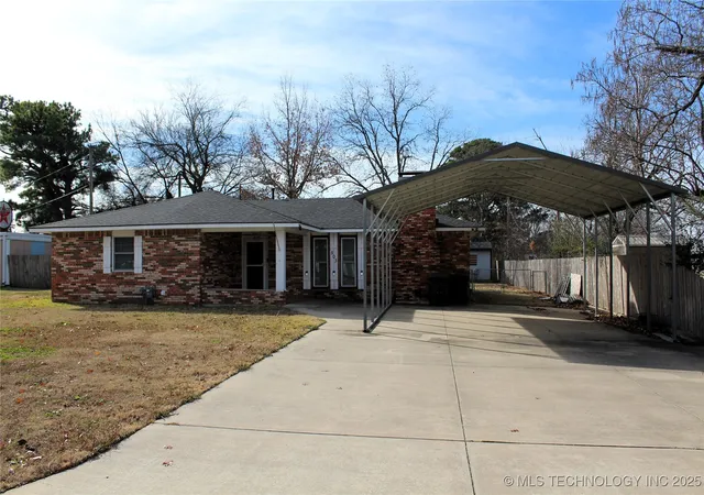 3rd image of 503 W Mccurtain, Calera, OK 74730 | MLS# 2550522