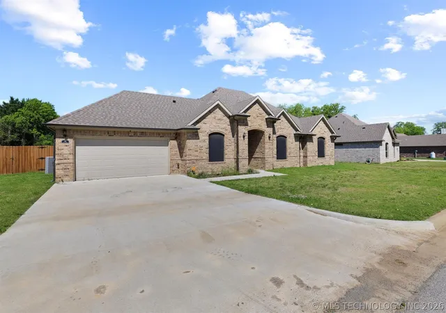 Homes for sale in Durant, OK | 98 Rancho Sol St, Durant, OK 74701 | MLS# 2550797