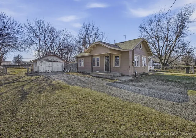 1st image of 119 Enlow Ave, Blackwell, OK 74631 | MLS# 2600239