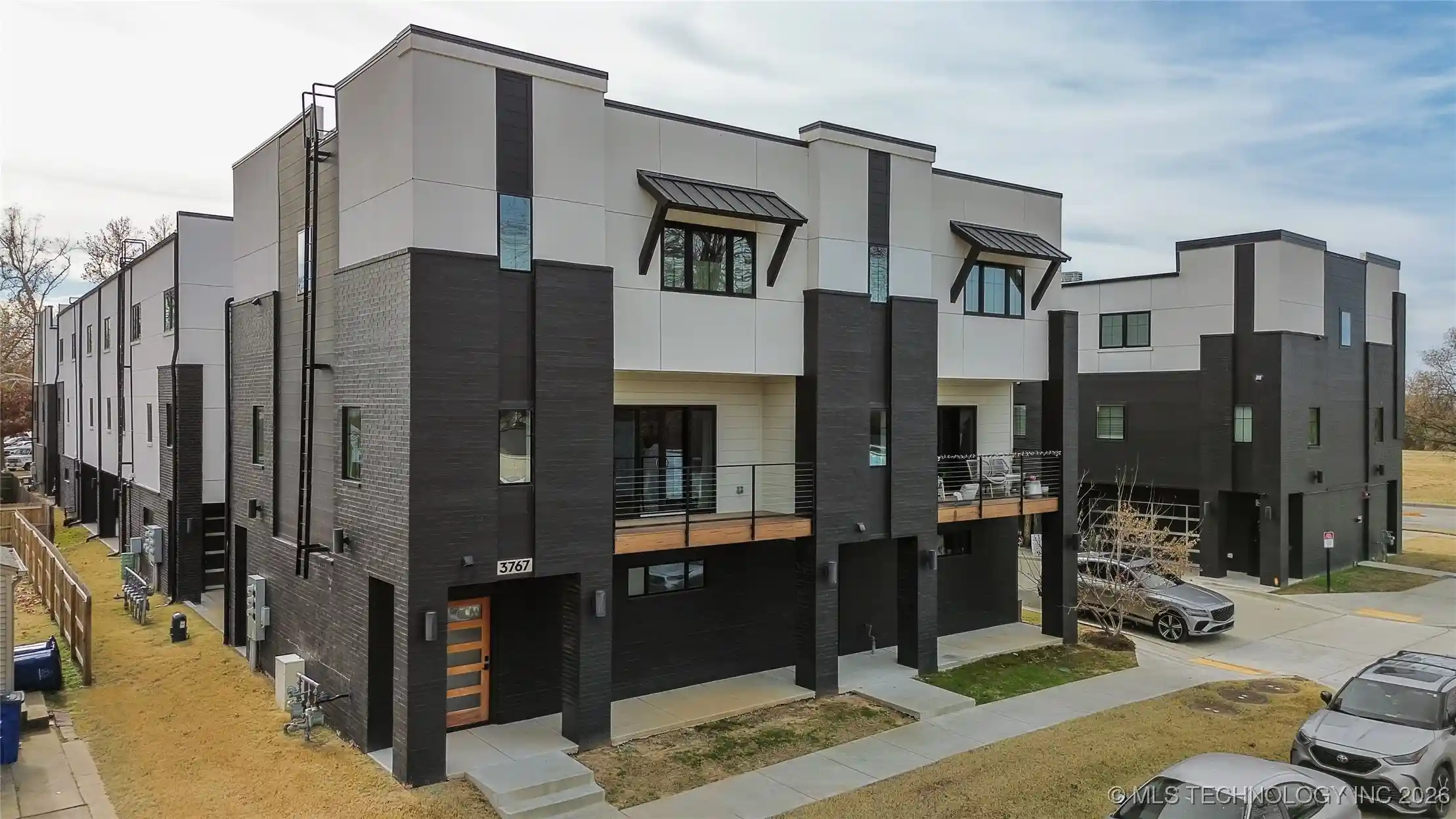 Listing Photo 2 - Condo for sale in 3767 S Riverside Dr E located at 3767 S Riverside Dr E, Tulsa, OK 74105 - Unit #3767