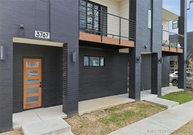 Photo 3 of Condo for sale at 3767 S Riverside Dr E #3767, Tulsa, OK 74105 | MLS# 2551401 | Listing updated on 2026-07-24