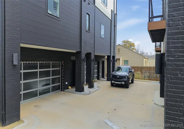 Listing Photo 4 - Condo for sale in building located at 3767 S Riverside Dr E, Tulsa, OK 74105 - Unit #3767