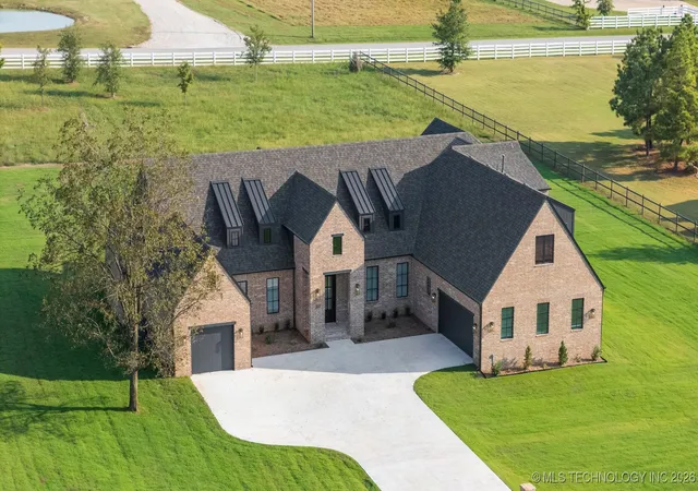 Homes for sale in Mounds, OK | 207 W 172Nd St S, Mounds, OK 74047 | MLS# 2600530