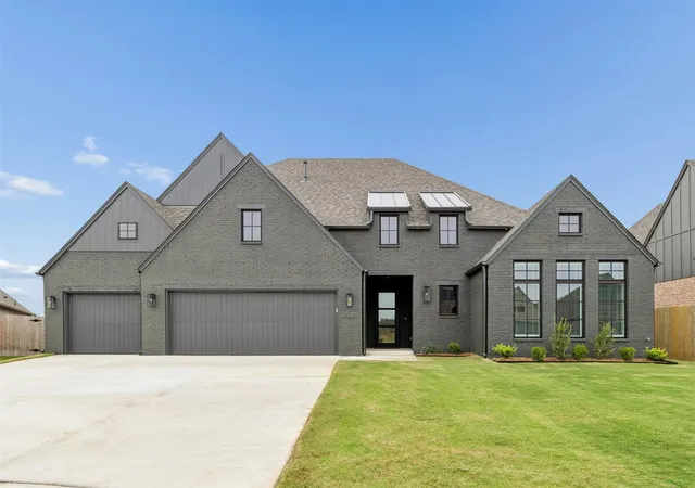 Photo 1 of Single family home for sale at 2707 W Van Buren Ct, Broken Arrow, OK 74011 | MLS# 2600845 | Listing updated on 2026-10-07