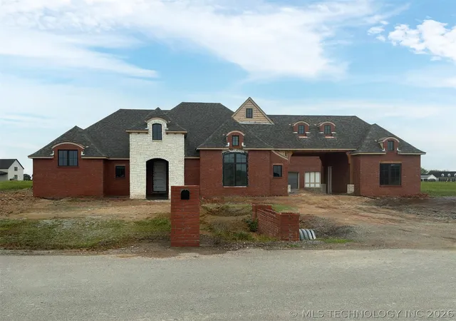 Homes for sale in Broken Arrow, OK | 31719 E Two Socks Dr, Broken Arrow, OK 74014 | MLS# 2600894