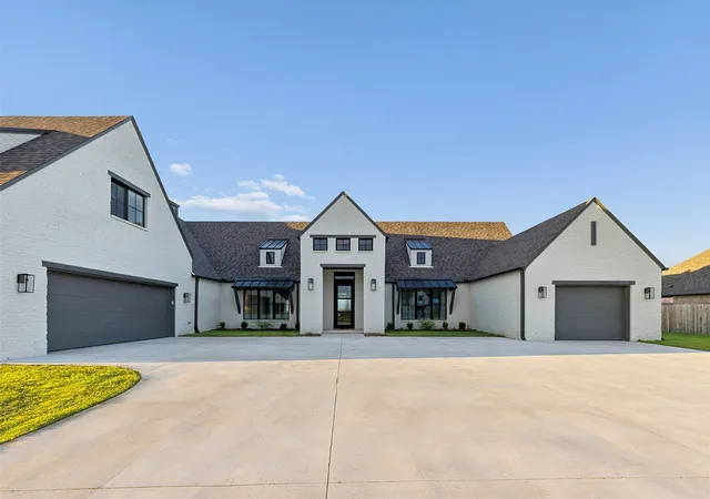 Photo 2 of Single family home for sale at 107 E 164th Place S, Glenpool, OK 74033 | MLS# 2600898 | Listing updated on 2026-10-06