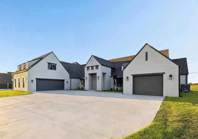 Photo 3 of Single family home for sale at 107 E 164th Place S, Glenpool, OK 74033 | MLS# 2600898 | Listing updated on 2026-10-06