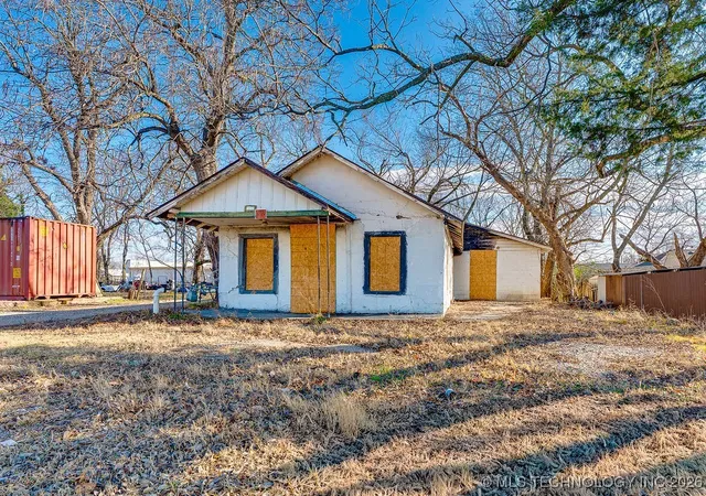 Homes for sale in Ada, OK | 112 Maywood St, Ada, OK 74820 | MLS# 2600535