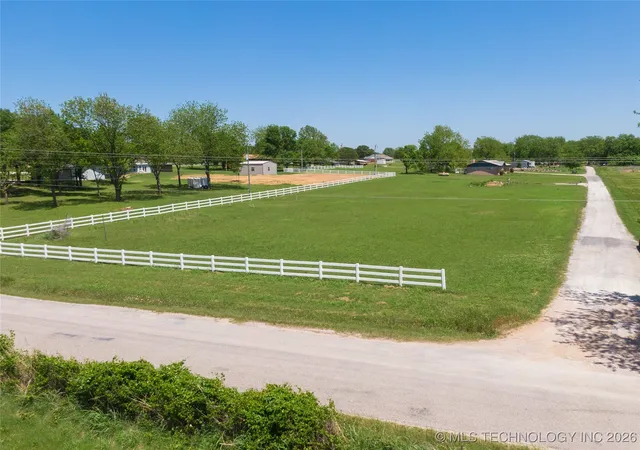 Homes for sale in Ada, OK | 13016 County Road 1557, Ada, OK 74820 | MLS# 2601116