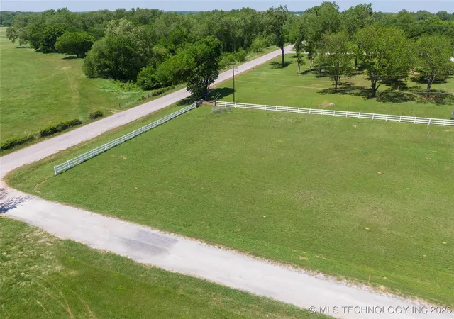 Homes for sale in Ada, OK | 13016 County Road 1557, Ada, OK 74820 | MLS# 2601116