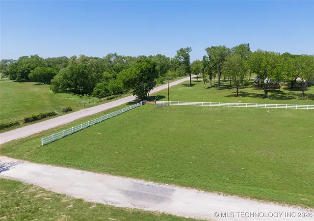 Homes for sale in Ada, OK | 13016 County Road 1557, Ada, OK 74820 | MLS# 2601116