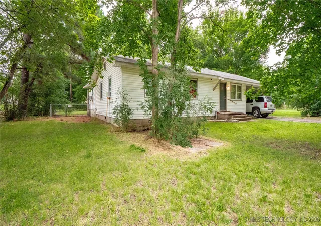 1st image of 809 Carbon Ave, Hartshorne, OK 74547 | MLS# 2600744