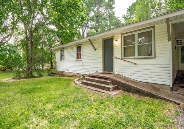 3rd image of 809 Carbon Ave, Hartshorne, OK 74547 | MLS# 2600744