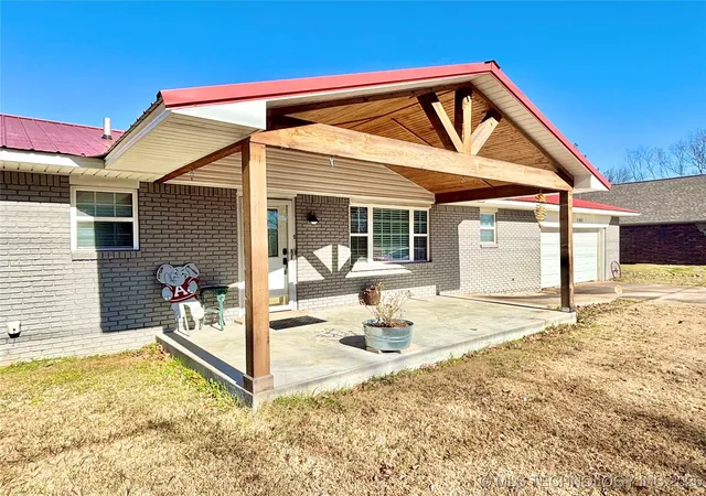 Homes for sale in Stigler, OK | 1303 H St, Stigler, OK 74462 | MLS# 2601249