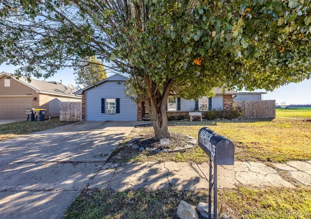 Homes for sale in Mounds, OK | 17715 S Santa Fe St, Mounds, OK 74047 | MLS# 2601011
