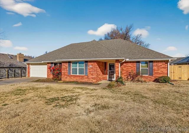 Photo 2 of Single family home for sale at 2704 Se Hillsboro Rd, Bartlesville, OK 74006 | MLS# 2601401 | Listing updated on 2026-08-20