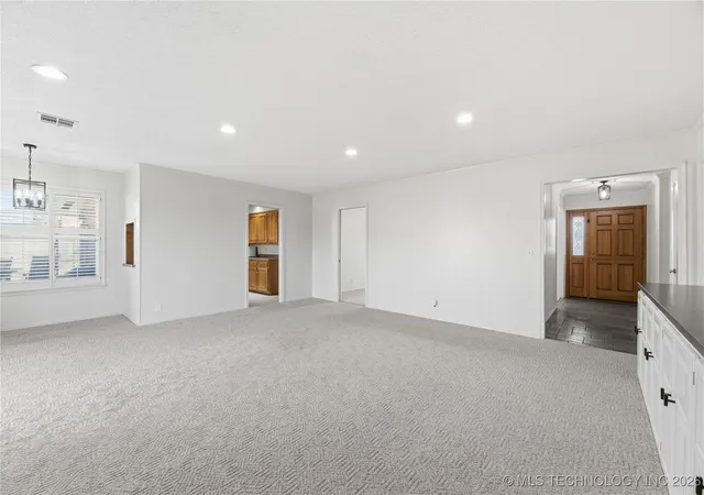 Homes for sale in Bartlesville, OK | 1037 Meadow Dr, Bartlesville, OK 74006 | MLS# 2550528
