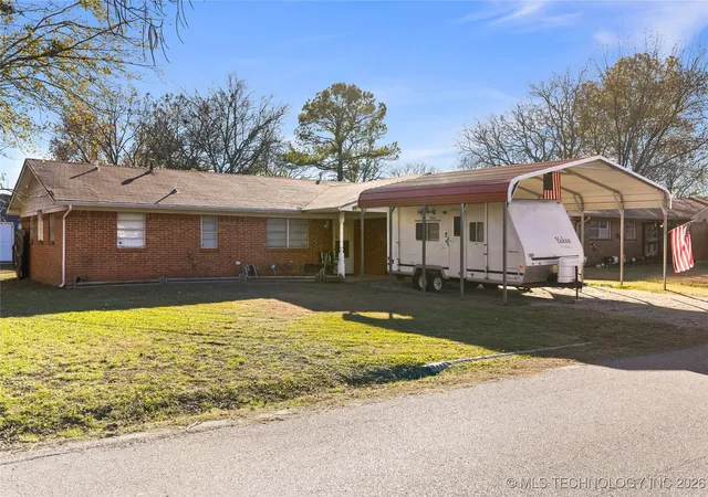 1st image of 43 Laurel St, Lone Grove, OK 73443 | MLS# 2551035