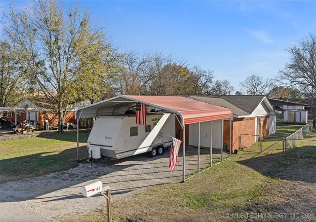Photo 3 of Sale Pending at 43 Laurel St, Lone Grove, OK 73443 | MLS# 2551035 | Listing updated on 2026-08-20