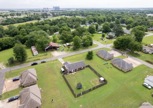 22nd image of 609 W Smiser Rd, Calera, OK 74730 | MLS# 2550158