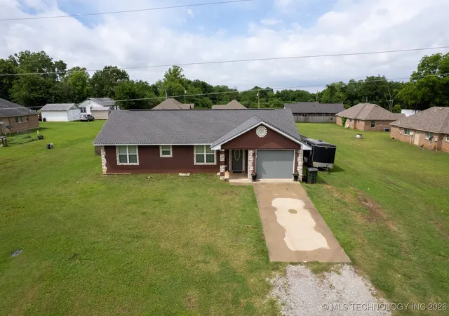 2nd image of 609 W Smiser Rd, Calera, OK 74730 | MLS# 2550158