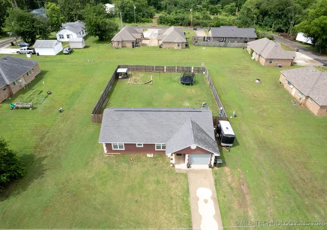 3rd image of 609 W Smiser Rd, Calera, OK 74730 | MLS# 2550158