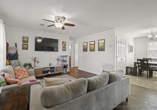 4th image of 609 W Smiser Rd, Calera, OK 74730 | MLS# 2550158