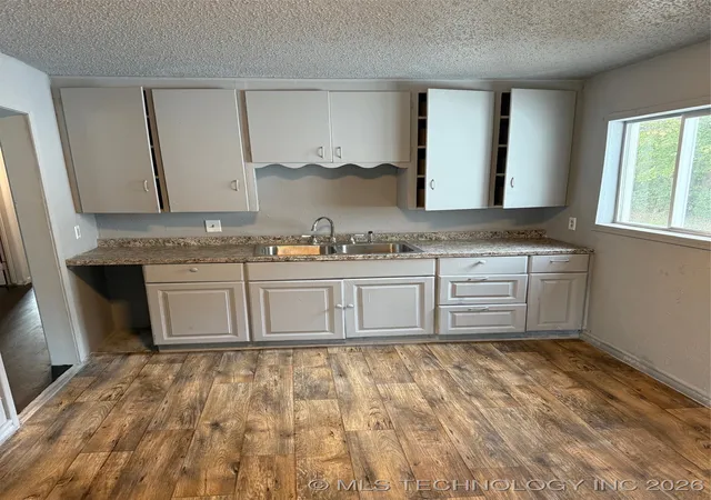 Photo 2 of Sale Pending at 4624 N Cheyenne Ave, Tulsa, OK 74126 | MLS# 2602118 | Listing updated on 2026-09-15