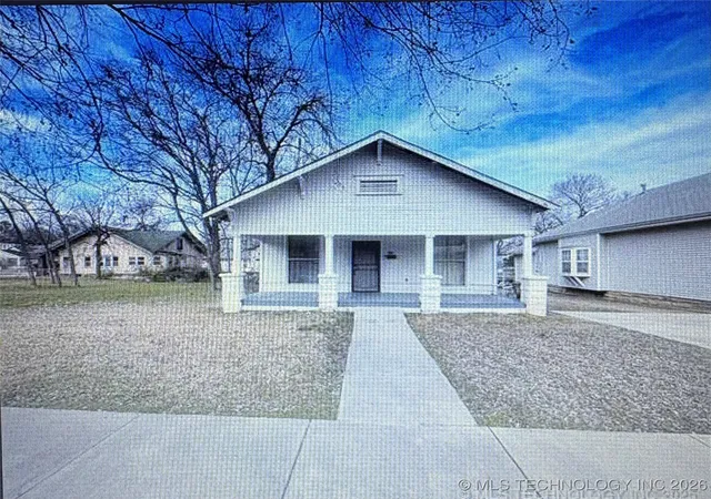 Homes for sale in Okmulgee, OK | 105 E 3rd St, Okmulgee, OK 74447 | MLS# 2602278