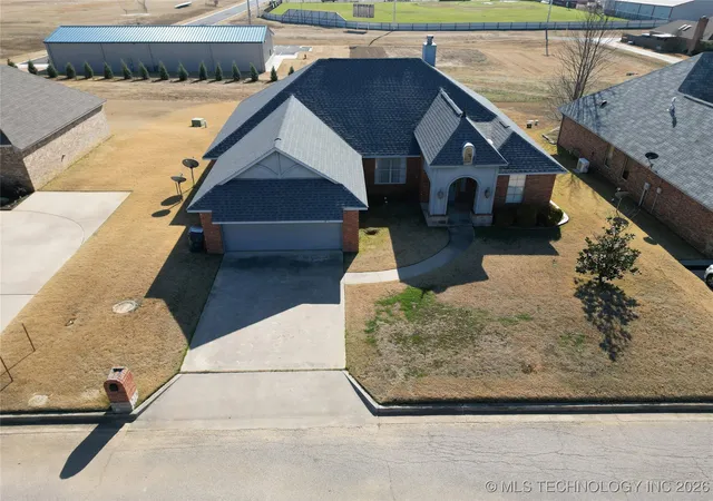1st image of 826 Oak Tree Dr, Ardmore, OK 73401 | MLS# 2602487
