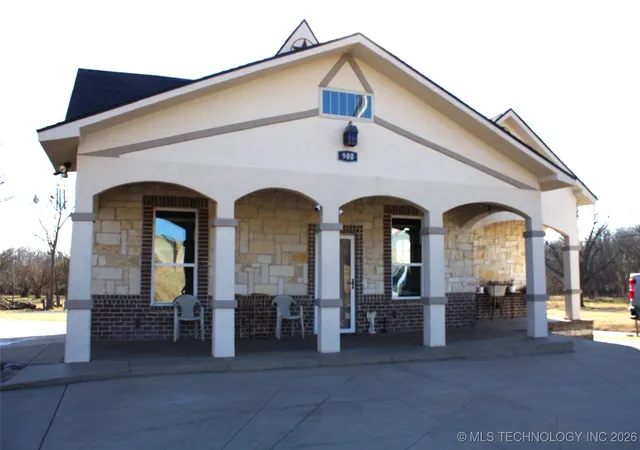 Photo 1 of Single family home for sale at 900 E Choctaw Ave, Mc Alester, OK 74501 | MLS# 2602638 | Listing updated on 2026-07-20