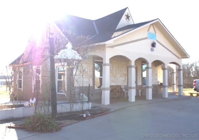 Photo 3 of Single family home for sale at 900 E Choctaw Ave, Mc Alester, OK 74501 | MLS# 2602638 | Listing updated on 2026-07-20