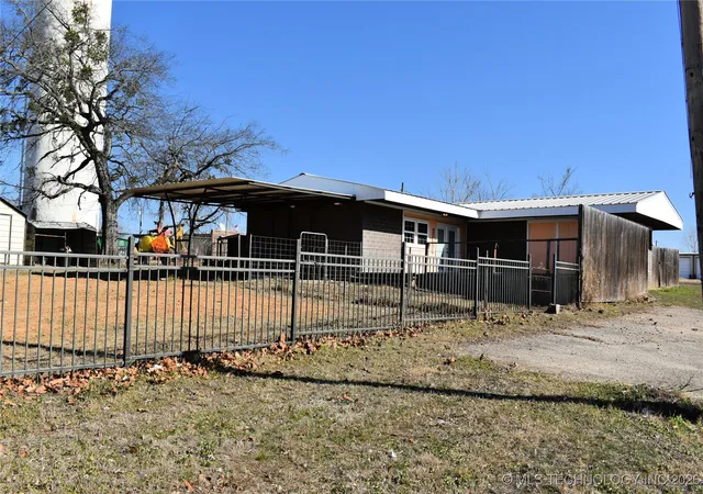 Photo 2 of Single family home for sale at 105 W Valliant Ave, Fort Towson, OK 74735 | MLS# 2602621 | Listing updated on 2026-08-20