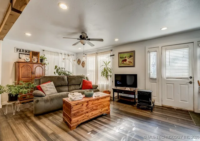 Homes for sale in Coyle, OK | 112 W First St, Coyle, OK 73027 | MLS# 2602285