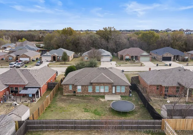 Homes for sale in Ardmore, OK | 4627 Lakeshore Dr, Ardmore, OK 73401 | MLS# 2603087