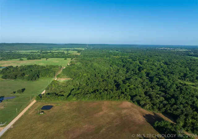 Homes for sale in Warner, OK | 1 E 1020 Rd, Warner, OK 74469 | MLS# 2602636