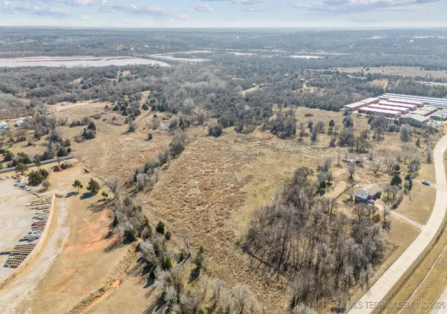 2nd image of 4200 E I 35 Hwy, Edmond, OK 73013 | MLS# 2603316
