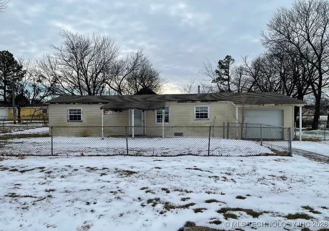 Photo 1 of Single family home for sale at 807 Nw 3rd Street, Wagoner, OK 74467 | MLS# 2603384 | Listing updated on 2026-08-20