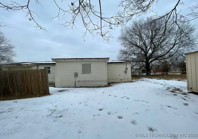 Homes for sale in Wagoner, OK | 807 Nw 3rd St, Wagoner, OK 74467 | MLS# 2603384