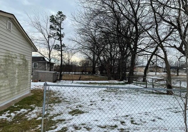 Photo 3 of Single family home for sale at 807 Nw 3rd Street, Wagoner, OK 74467 | MLS# 2603384 | Listing updated on 2026-08-20