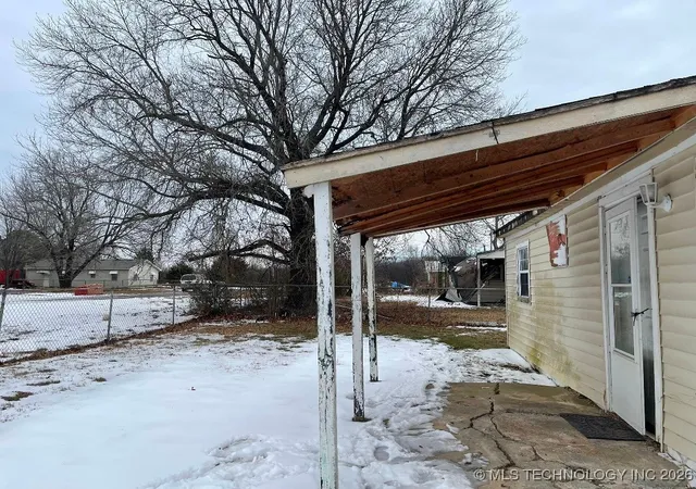 Photo 3 of Single family home for sale at 807 NW 3rd Street, Wagoner, OK 74467 | MLS# 2603384 | Listing updated on 2026-08-20