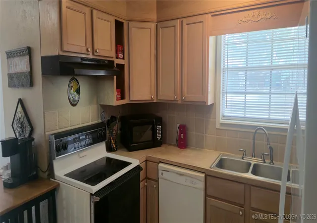 3rd image of 410863 E 1211 Rd, Eufaula, OK 74432 | MLS# 2603057
