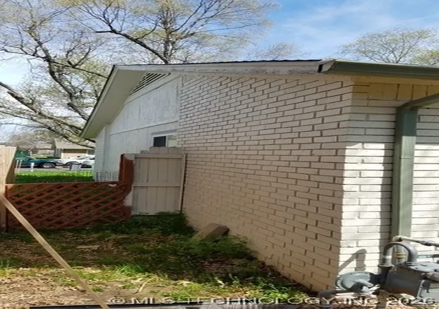 Homes for sale in Tulsa, OK | 1530 E 66th Ct, Tulsa, OK 74136 | MLS# 2603572