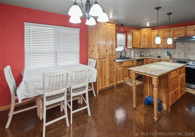 Photo 4 of Sale Pending at 9754 N 510 Road, Tahlequah, OK 74464 | MLS# 2603905 | Listing updated on 2026-08-20