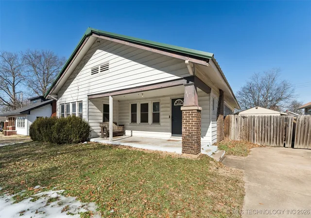 Homes for sale in Okmulgee, OK | 1109 E 9th St, Okmulgee, OK 74447 | MLS# 2604069