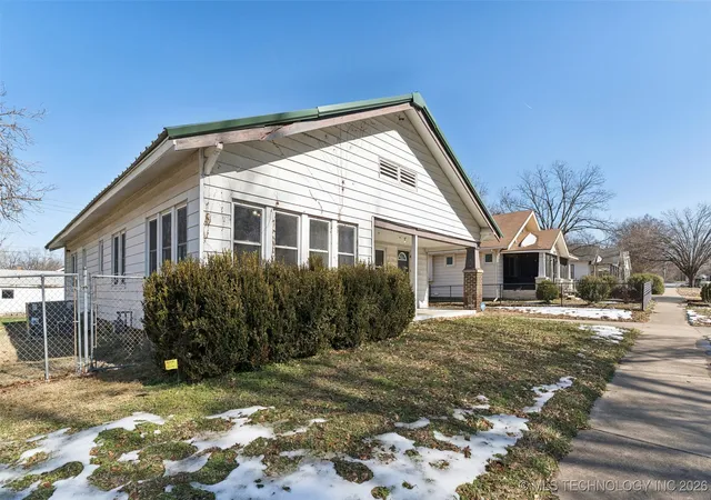 Homes for sale in Okmulgee, OK | 1109 E 9Th St, Okmulgee, OK 74447 | MLS# 2604069